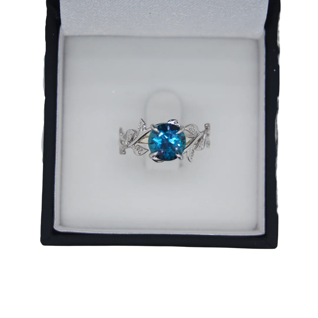 9ct gold Alexandrite ring - Image 2