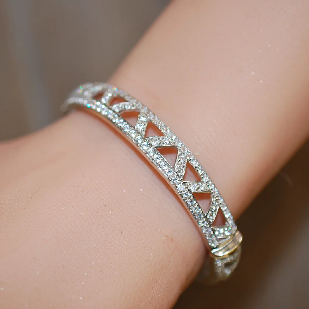 9ct white gold cz bangle - Image 3